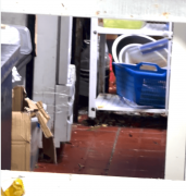 但正在面临外卖美食城这种新业